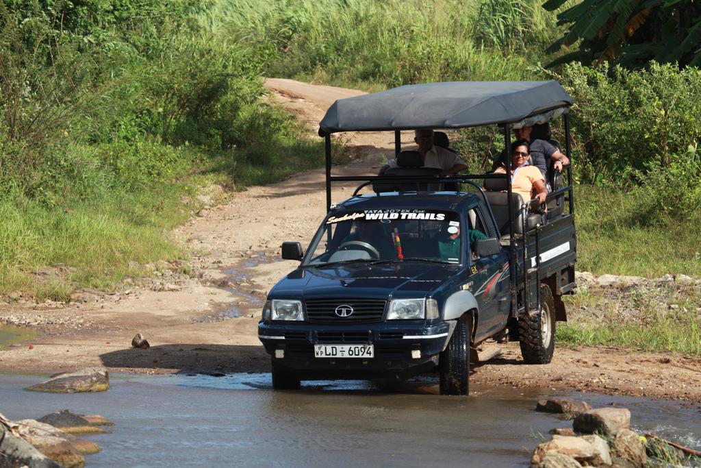 Wild Trails Udawalawe Hotel Bagian luar foto